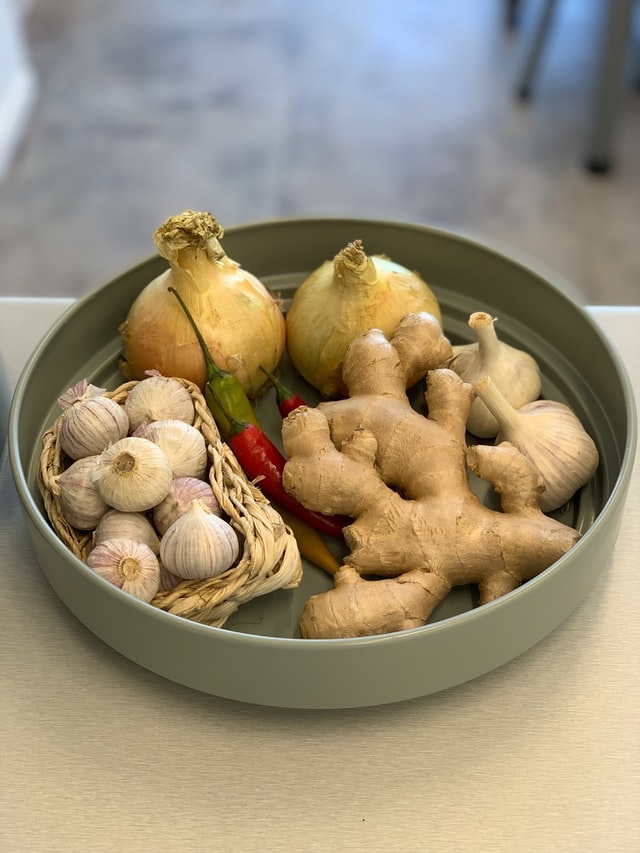 Ginger and Garlic. Thanks to Anya Bell for sharing their work on Unsplash.